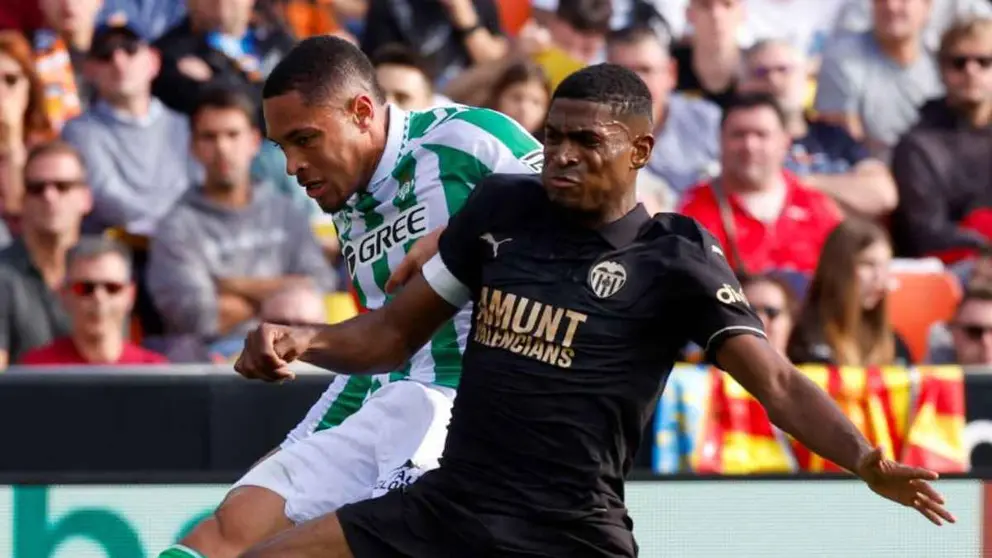 Vitor Roque y Mosquera en el Valencia CF - Real Betis | @RealBetis