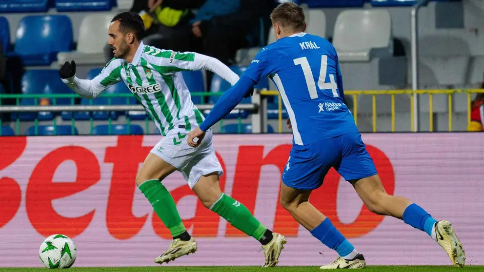 Juanmi en el Mlad&aacute; Boleslav - Real Betis | @RealBetis
