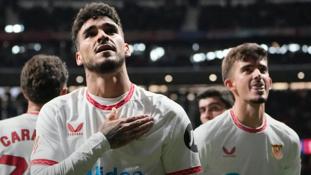 Isaac Romero celebra el 1-2 en el Atl&eacute;tico de Madrid - Sevilla FC | SFC
