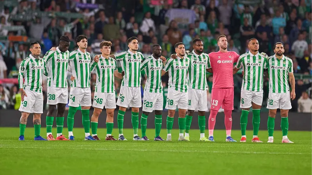 Minuto de silencio en el Real Betis - Celje | Salvador L&oacute;pez Medina para El MIRA