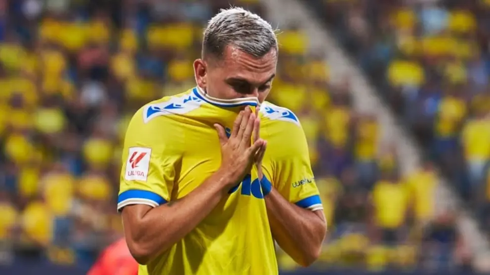 Gonzalo Escalante se lamenta tras ser expulsado | Salvador L&oacute;pez Medina para El MIRA