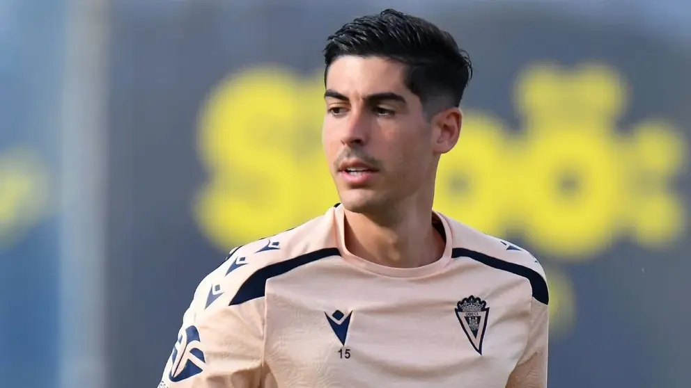 Carlos Fern&aacute;ndez durante un entrenamiento del C&aacute;diz CF | CCF