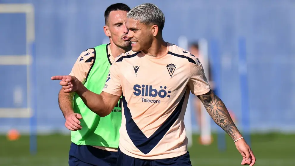 Brian Ocampo y Fede San Emeterio en un entrenamiento del C&aacute;diz CF | CCF
