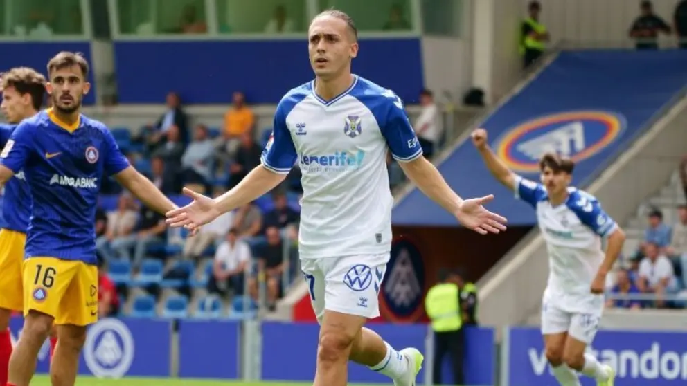 Luismi Cruz celebra un gol anotado con el CD Tenerife | LaLiga