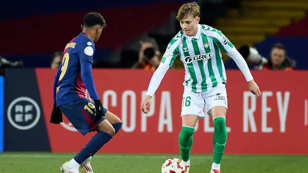 Jes&uacute;s Rodr&iacute;guez y Lamine Yamal en el FC Barcelona - Real Betis | @RealBetis