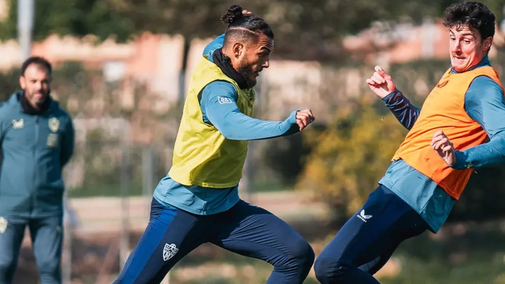 Luis Su&aacute;rez durante una sesi&oacute;n de entrenamiento de la UD Almer&iacute;a | UDA