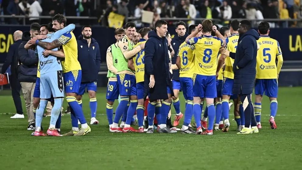 Los jugadores del C&aacute;diz CF celebran la victoria ante el CD Mirand&eacute;s | CCF