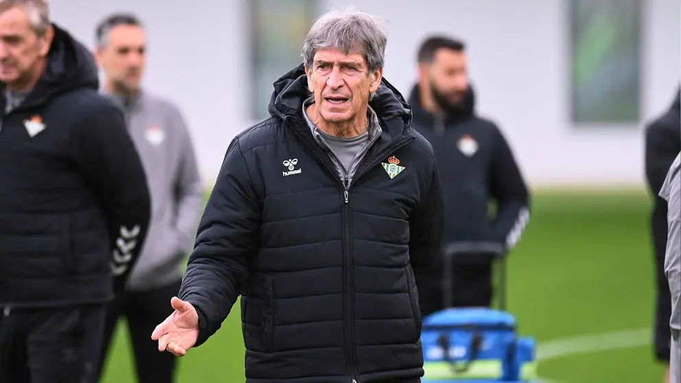 Manuel Pellegrini en un entrenamiento del Real Betis | Salvador L&oacute;pez Medina para El MIRA