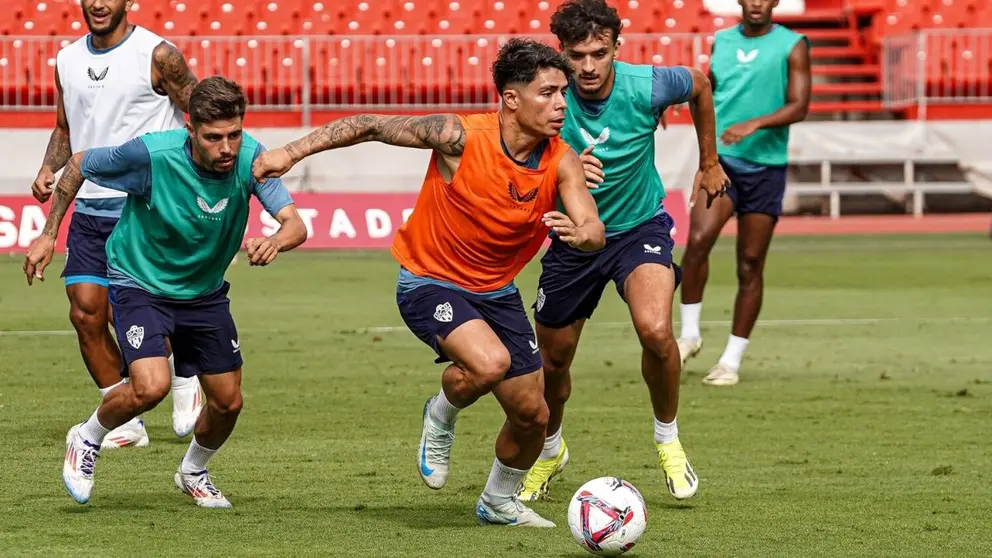 Nico Melamed durante un entrenamiento de la UD Almer&iacute;a | UDA