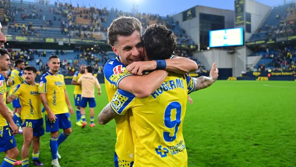 Roger Mart&iacute; e Iv&aacute;n Alejo celebran la victoria del C&aacute;diz CF ante el C&oacute;rdoba CF | CCF