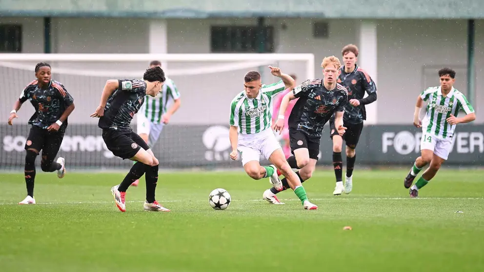 Pablo Garc&iacute;a en el Real Betis - Bayern M&uacute;nich en la Youth League | Salvador L&oacute;pez Medina para El MIRA