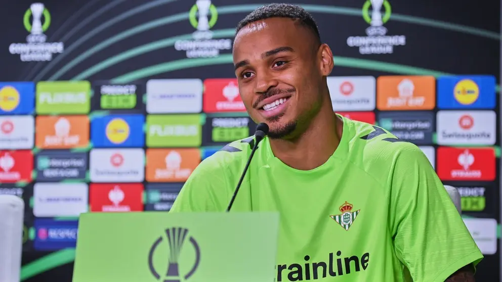 Natan en la rueda de prensa previa al Real Betis - KAA Gent | Salvador L&oacute;pez Medina para El MIRA