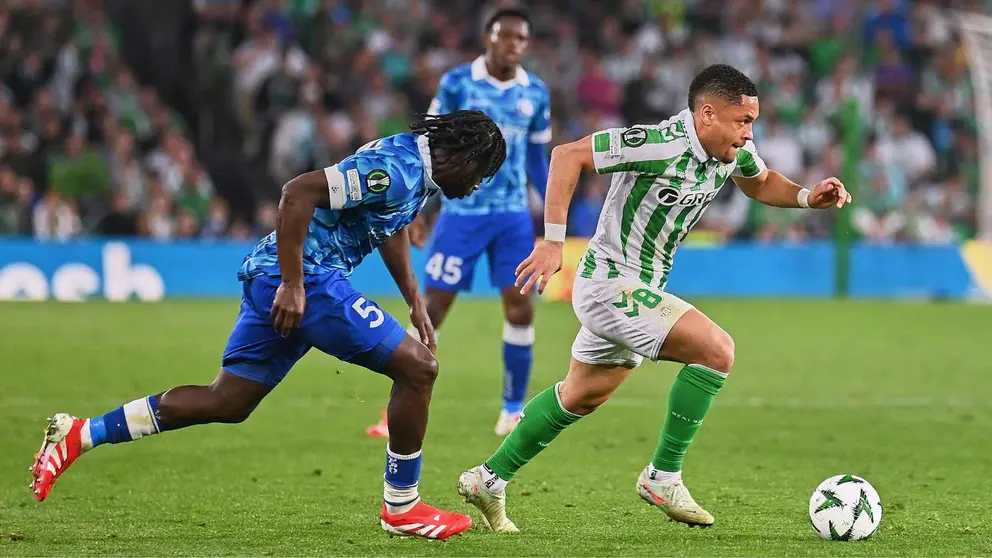 Vitor Roque en el Real Betis - Gent | Salvador L&oacute;pez Medina para El MIRA