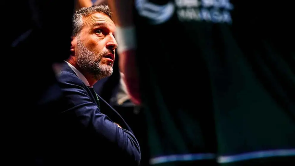 El presidente del Unicaja Baloncesto asegura que Ibon Navarro es "innegociable"