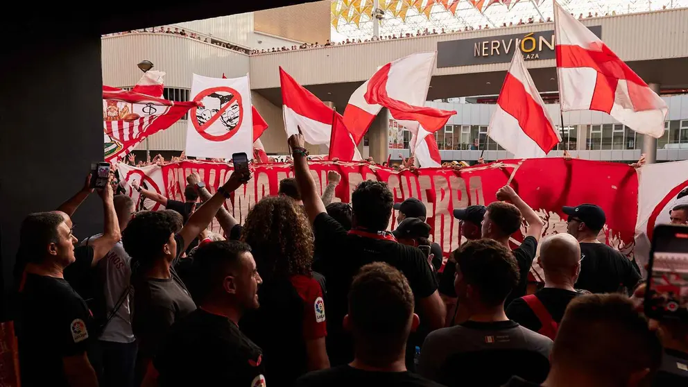 Protesta de Biris Norte en el Sevilla FC - FC Barcelona | Salvador L&oacute;pez Medina para El MIRA