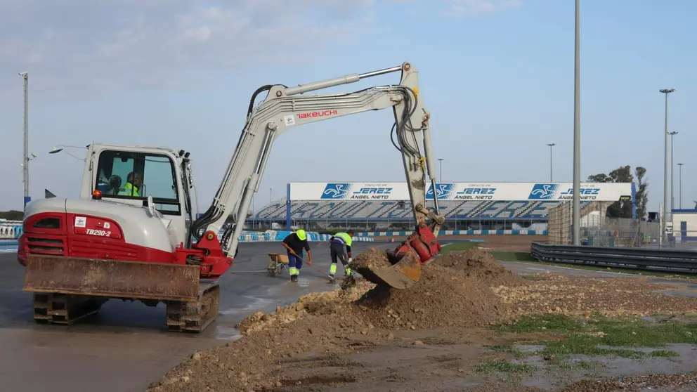 Trabajos de limpieza en el Circuito de Jerez-&Aacute;ngel Nieto