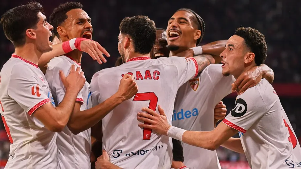 Los jugadores del Sevilla FC celebran el gol de Kike Salas ante el RCD Mallorca | Salvador L&oacute;pez Medina para El MIRA