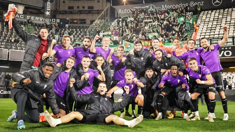 Los jugadores del C&oacute;rdoba CF celebran la victoria cosechada ante el CD Castell&oacute;n | CCF