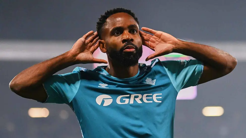 Bakambu celebra su gol en el Vitoria Guimaraes - Real Betis | Salvador L&oacute;pez Medina para El MIRA