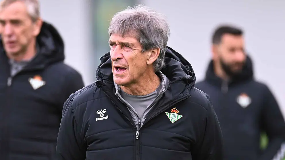 Manuel Pellegrini en un entrenamiento del Real Betis | Salvador L&oacute;pez Medina para El MIRA