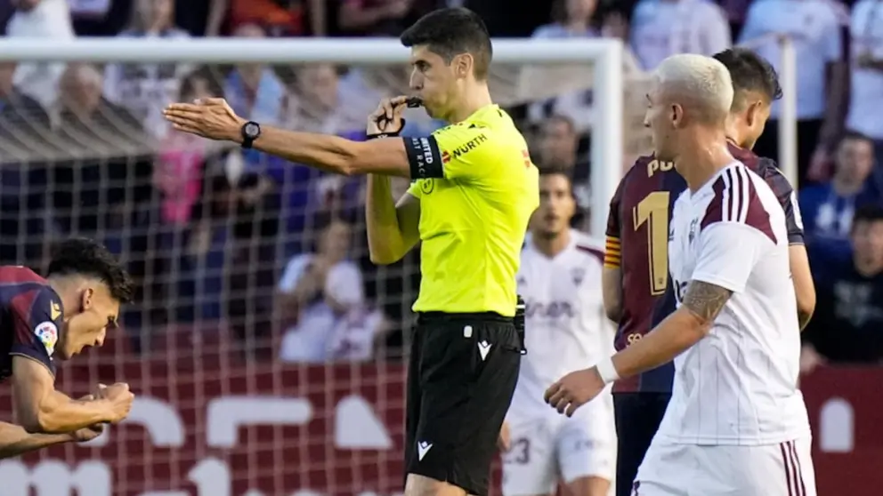 Mateo Busquets Ferrer ser&aacute; el encargado de pitar el Real Betis - Sevilla FC | LaLiga