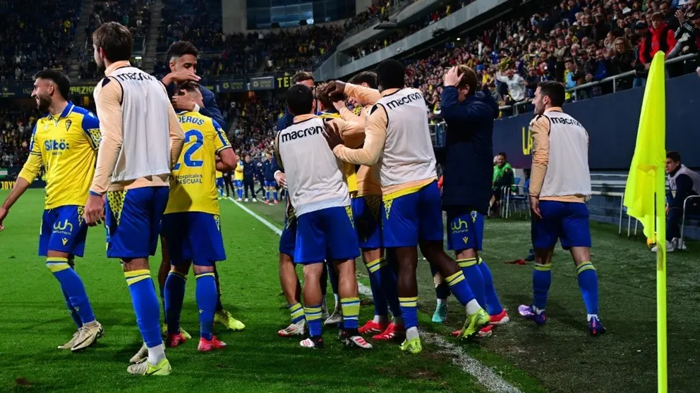Los jugadores del C&aacute;diz CF celebran uno de los goles ante el FC Cartagena | CCF