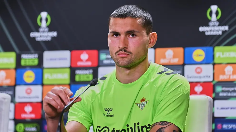 Fran Vieites durante la rueda de prensa previa al Real Betis - Jagiellonia | Salvador L&oacute;pez Medina para El MIRA