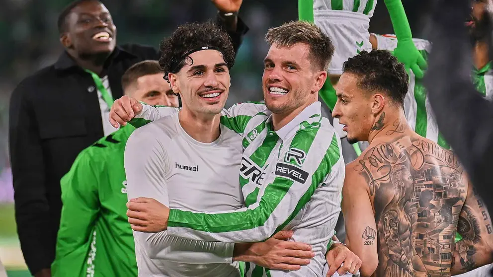 Johnny Cardoso, Lo Celso y Antony en un partido del Real Betis | Salvador L&oacute;pez Medina para El MIRA