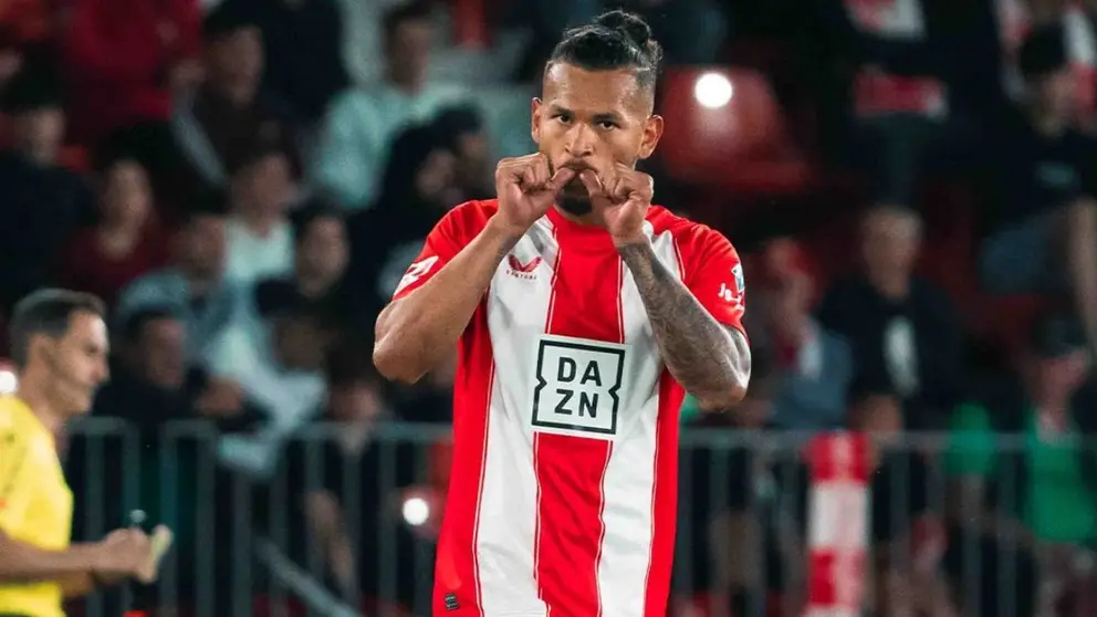 Luis Su&aacute;rez, delantero de la UD Almer&iacute;a, celebra un gol ante el Racing de Ferrol | UDA