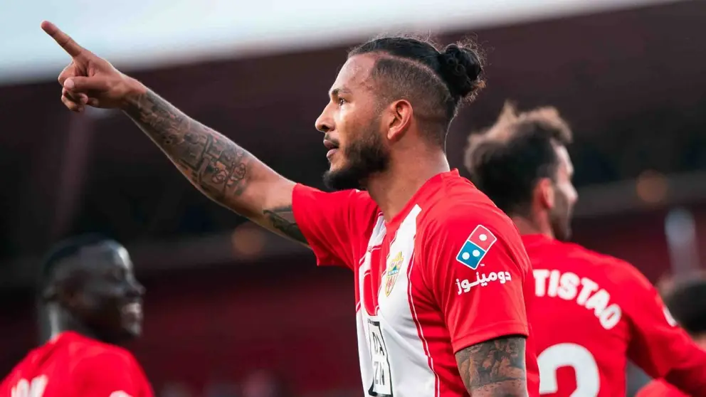 Luis Su&aacute;rez celebra uno de sus goles en el UD Almer&iacute;a - CD Eldense | UDA
