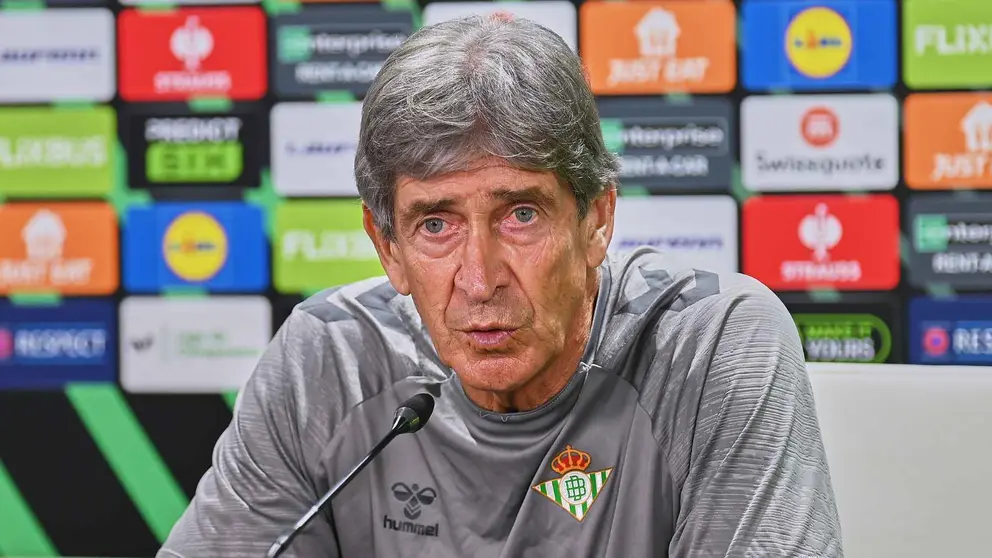 Manuel Pellegrini en la rueda de prensa previa al Real Betis - Fiorentina | Salvador L&oacute;pez Medina para El MIRA