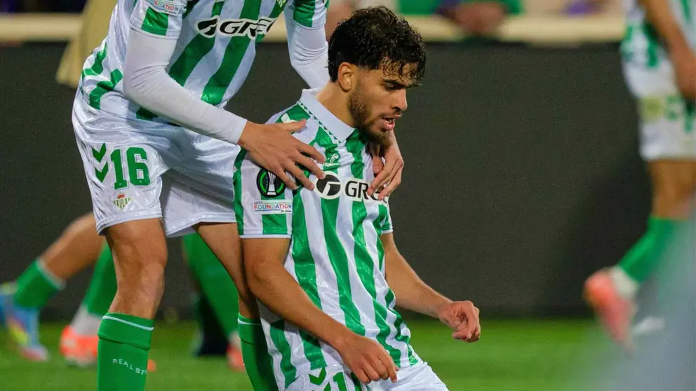 Abde celebra su gol en el Fiorentina - Real Betis | @RealBetis