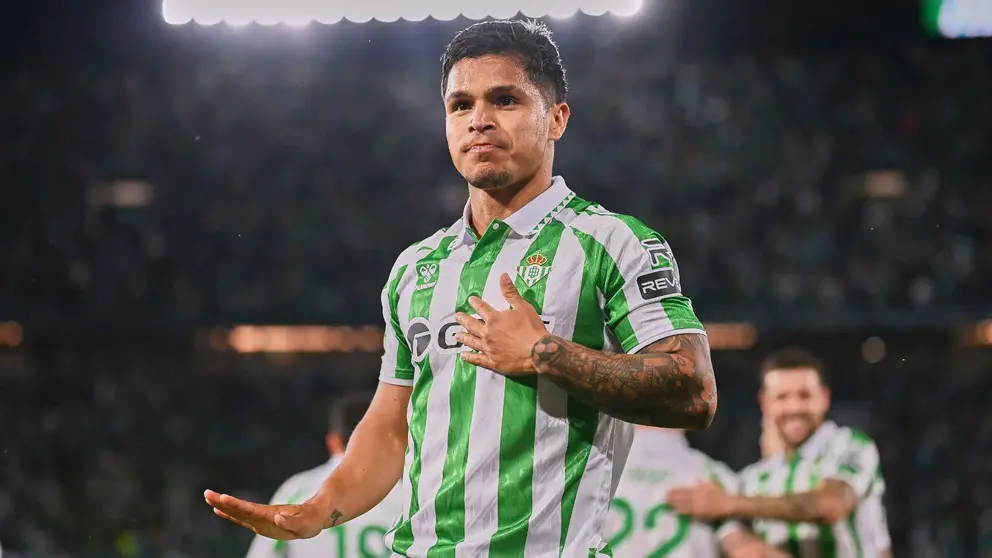 Cucho Hern&aacute;ndez celebra su gol en el Real Betis - Osasuna | Salvador L&oacute;pez Medina para El MIRA