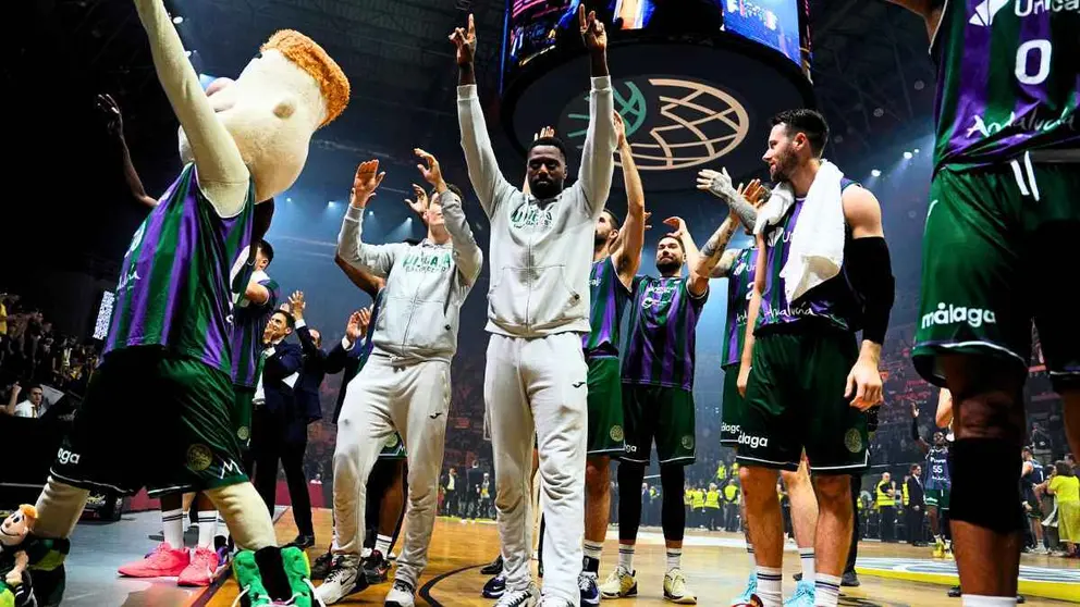 El vestuario del Unicaja Baloncesto sigue volc&aacute;ndose con Ibon Navarro