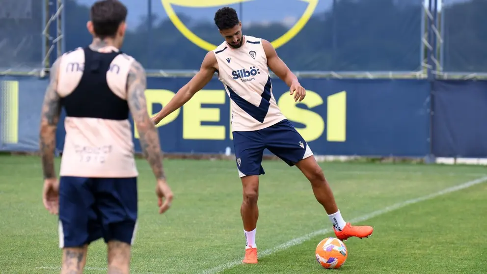 Chris Ramos durante una sesi&oacute;n de entrenamiento con el C&aacute;diz CF | CCF