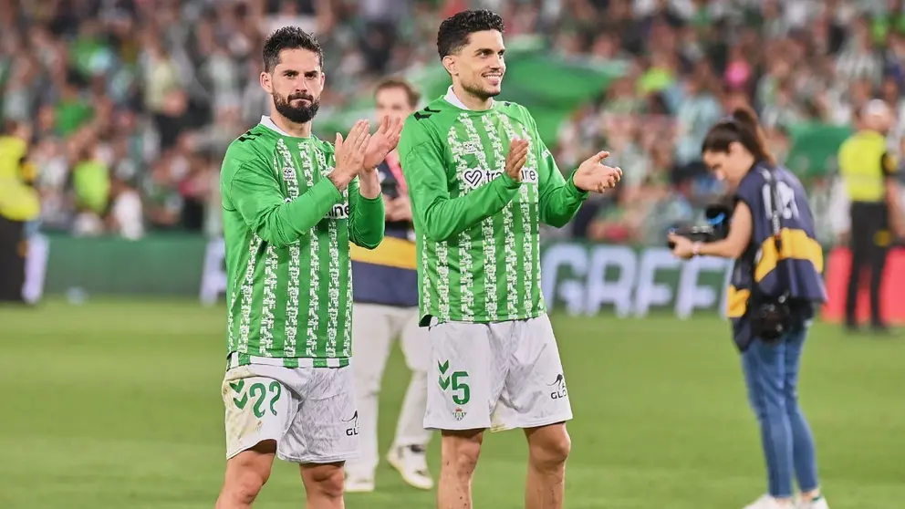 Marc Bartra e Isco Alarc&oacute;n tras el Real Betis - Valencia CF | Salvador L&oacute;pez Medina para El MIRA
