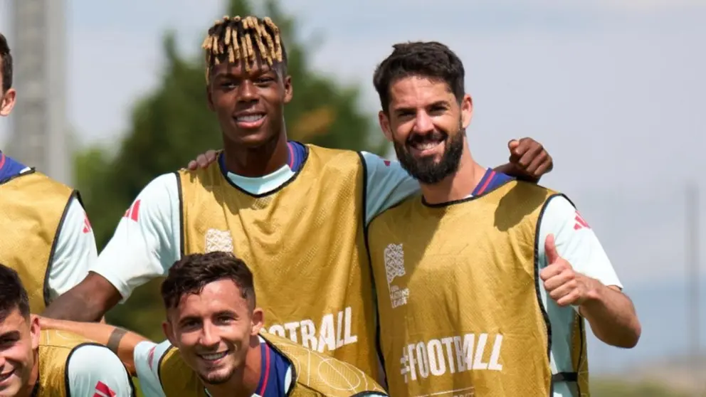 Isco Alarc&oacute;n y Nico Williams durante un entrenamiento con Espa&ntilde;a | SEF