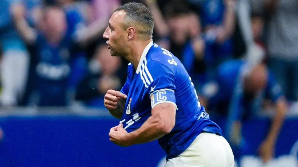 Santi Cazorla celebra su gol en el Real Oviedo - UD Almer&iacute;a | RO