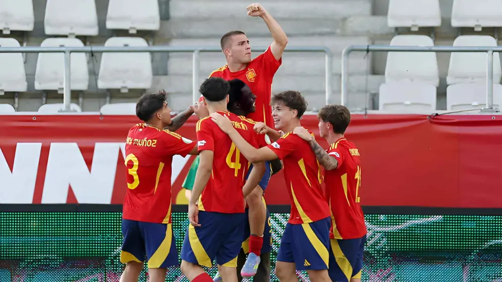 Pablo Garc&iacute;a celebra uno de sus goles en el Espa&ntilde;a - Alemania | @SEFutbol