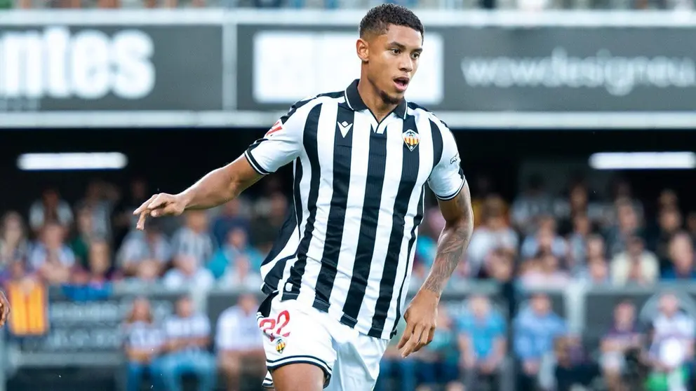 Daijiro Chirino, prometedor defensa del CD Castell&oacute;n | CDC