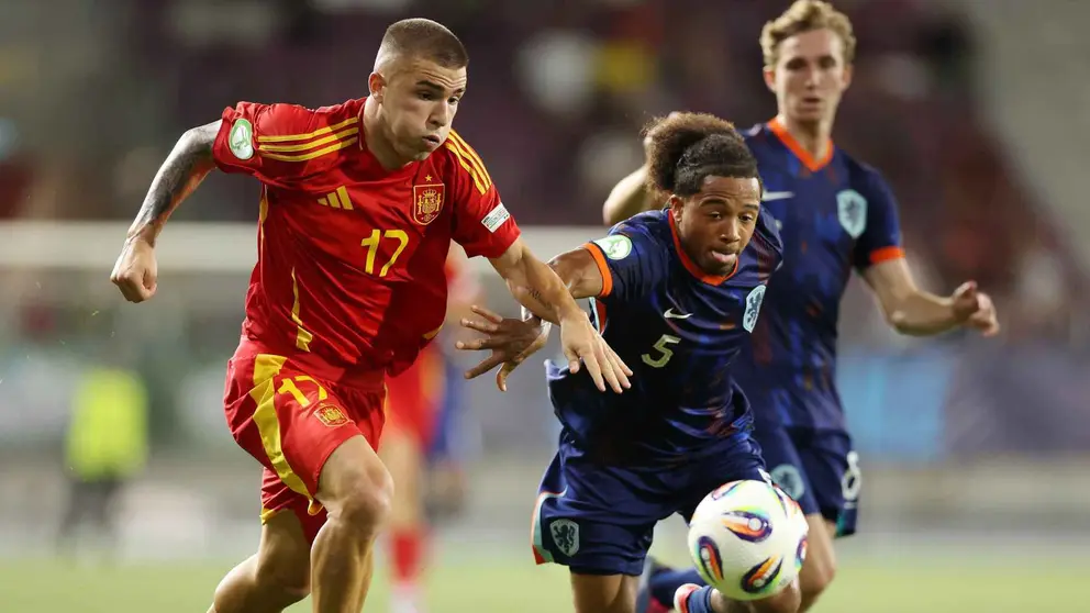 Pablo Garc&iacute;a en la final del Europeo Sub-19 | @SEF&uacute;tbol
