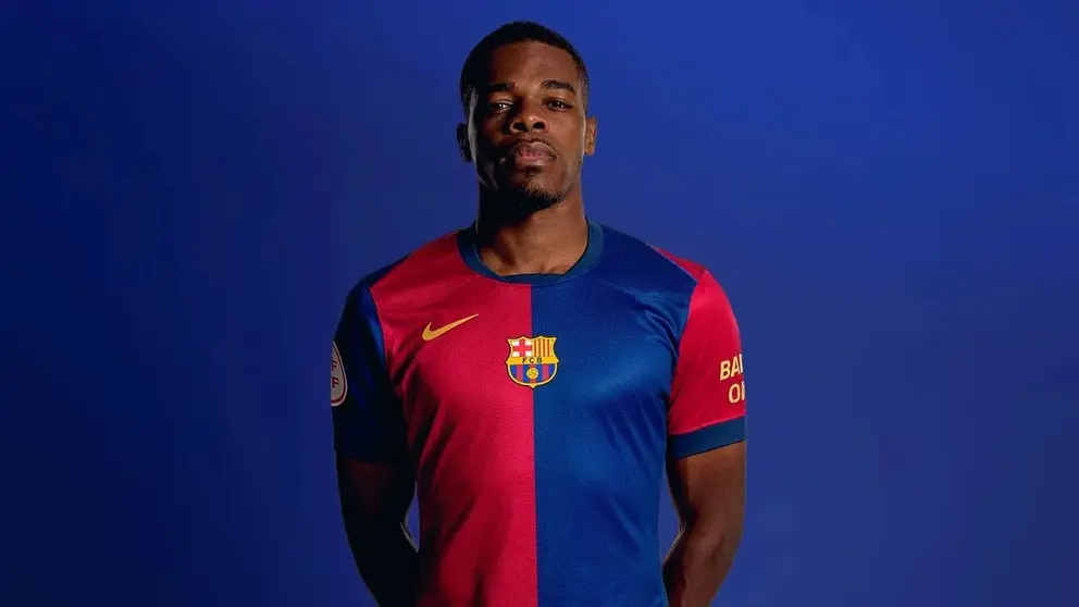 Iv&aacute;n C&eacute;dric posa con los colores del FC Barcelona | FCB