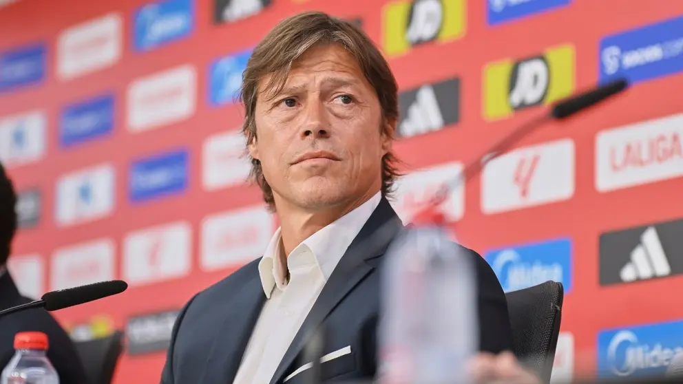 Mat&iacute;as Almeyda durante su presentaci&oacute;n con el Sevilla FC | Salvador L&oacute;pez Medina para El MIRA