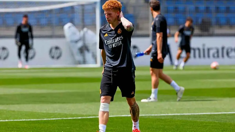 Un giro inesperado hace que el M&aacute;laga CF frene la operaci&oacute;n de Jeremy de Le&oacute;n