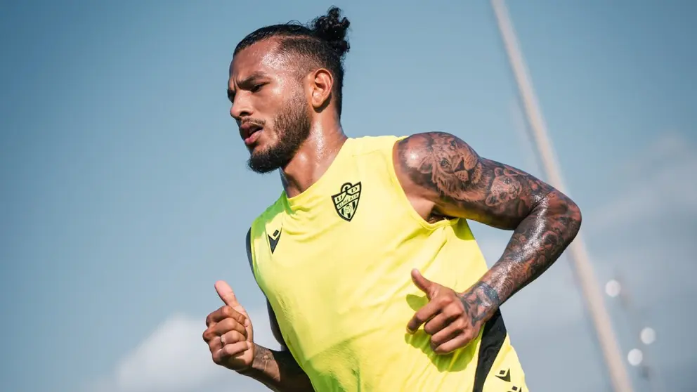 Luis Su&aacute;rez durante un entrenamiento con la UD Almer&iacute;a en la pretemporada 25/26 | UDA
