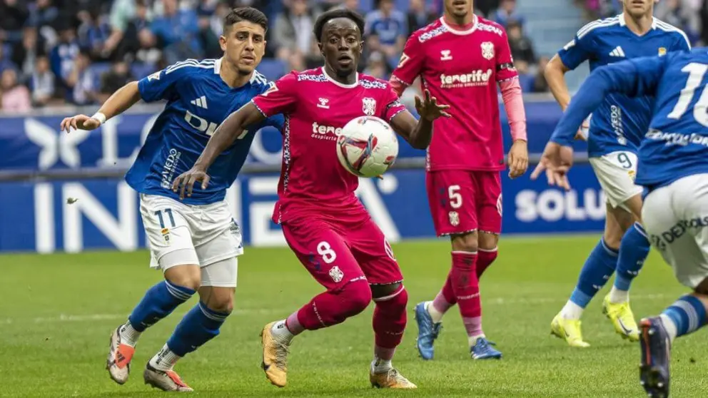Yussi Diarra durante un Real Oviedo - CD Tenerife | LaLiga