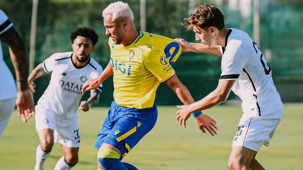 Javi Ontiveros en el C&aacute;diz CF - Al Sadd SC de la pretemporada | CCF