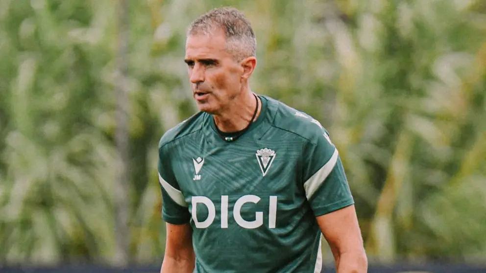 Gaizka Garitano durante una sesi&oacute;n de entrenamiento con el C&aacute;diz CF | CCF