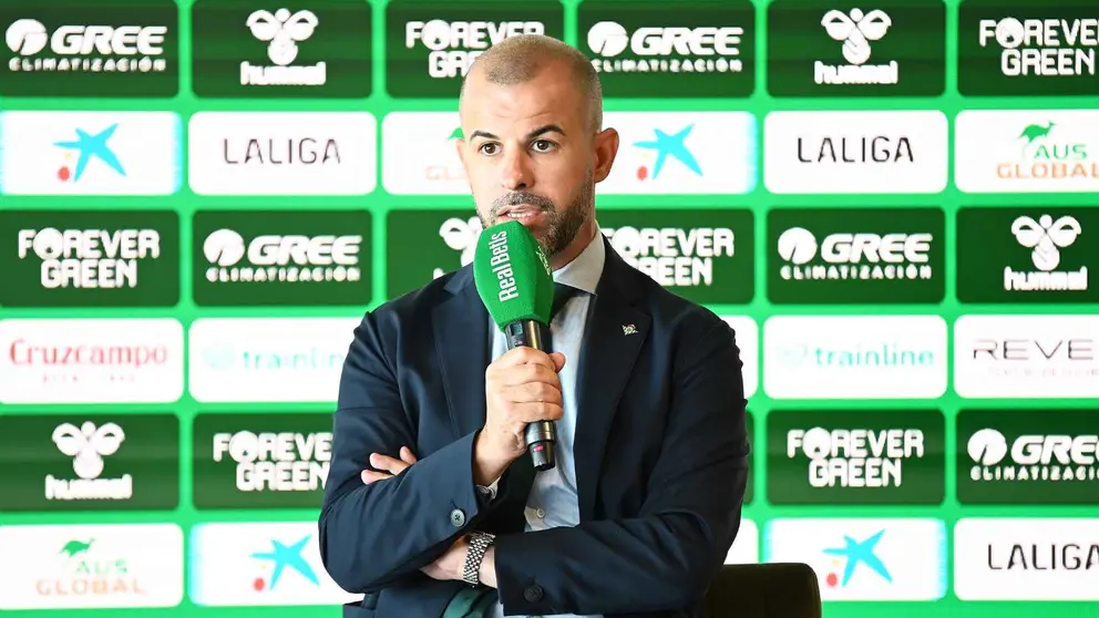 Manu Fajardo en la presentaci&oacute;n de Nelson Deossa con el Real Betis | Salvador L&oacute;pez Medina para El MIRA
