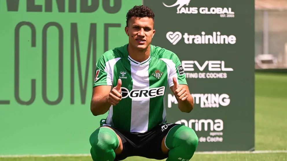 Nelson Deossa en su presentaci&oacute;n con el Real Betis | Salvador L&oacute;pez Medina para El MIRA